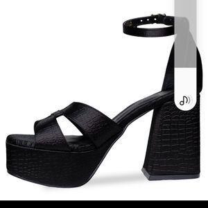 Platform sandals 4.13" hill 2.27" platform Antonio Cavala disigner.